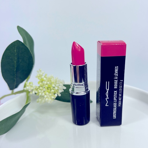 MAC Lustreglass Sheer Shine Lipstick Pout Of Control #556 NIB - Picture 2 of 3